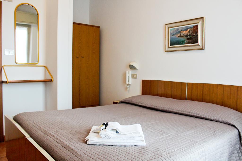 Hotel Leda Rimini Zimmer foto
