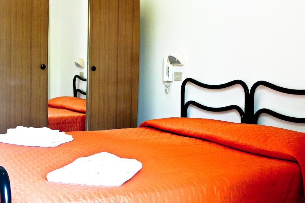 Hotel Leda Rimini Zimmer foto