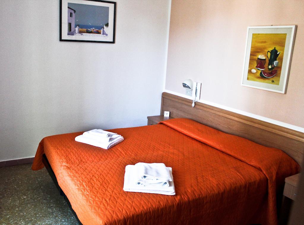 Hotel Leda Rimini Zimmer foto