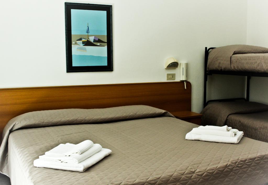 Hotel Leda Rimini Zimmer foto